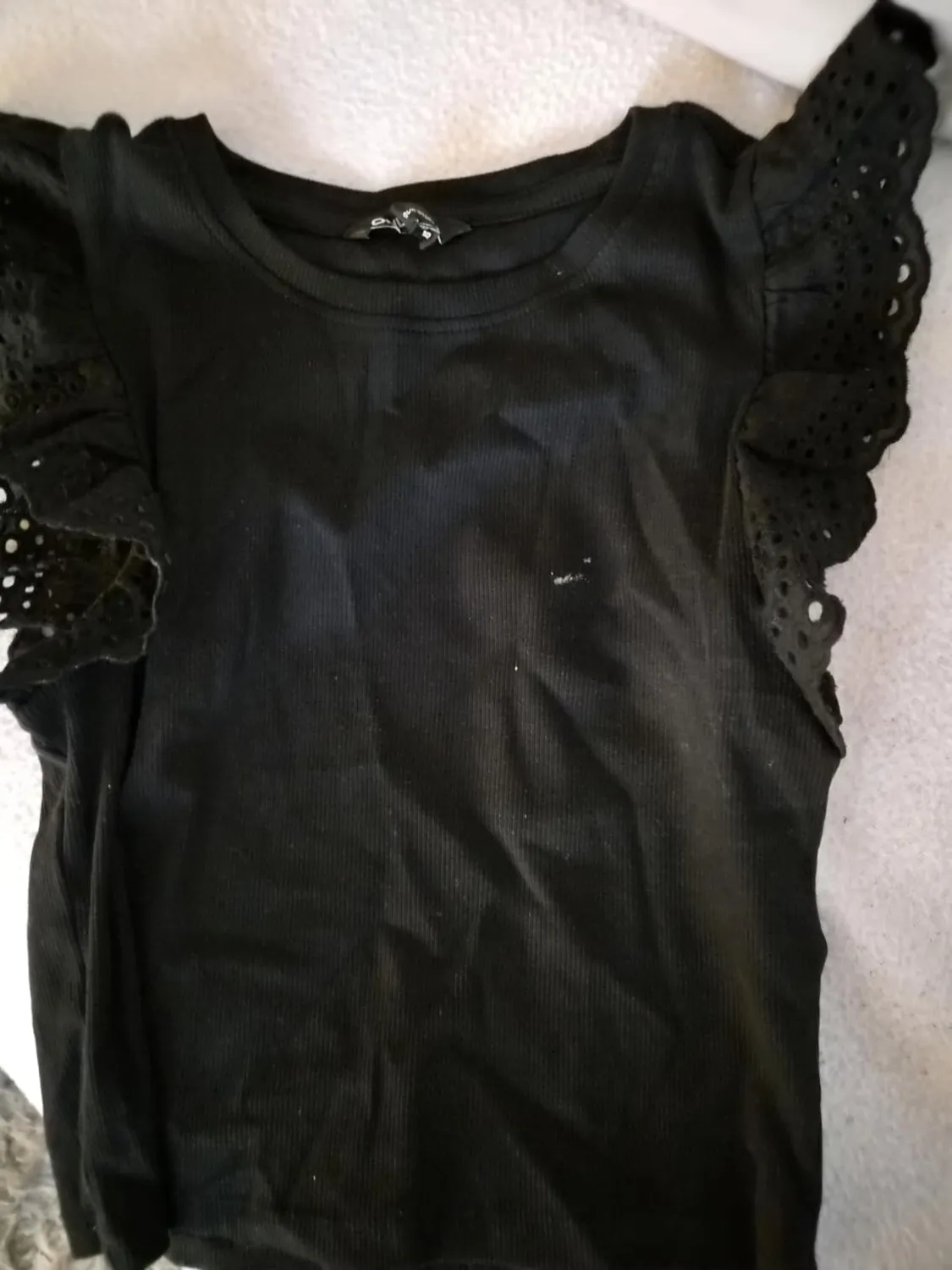 ONLY Onlmathilda top smanicato dettaglio pizzo