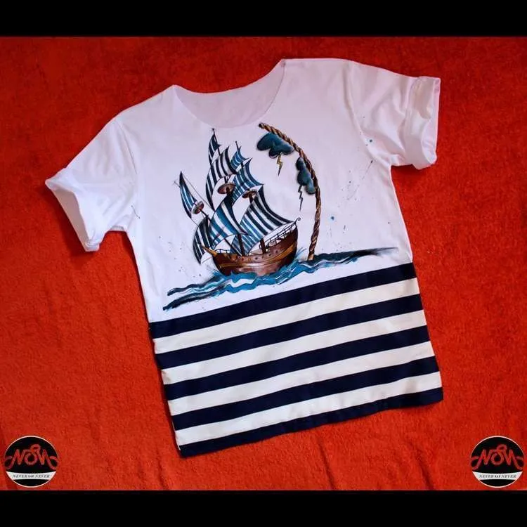 Never Say Never Nave t-shirt dipinta a mano marinaio