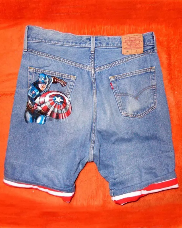 Bermuda Levi’s Vintage Captain America short jeans dipinto a mano