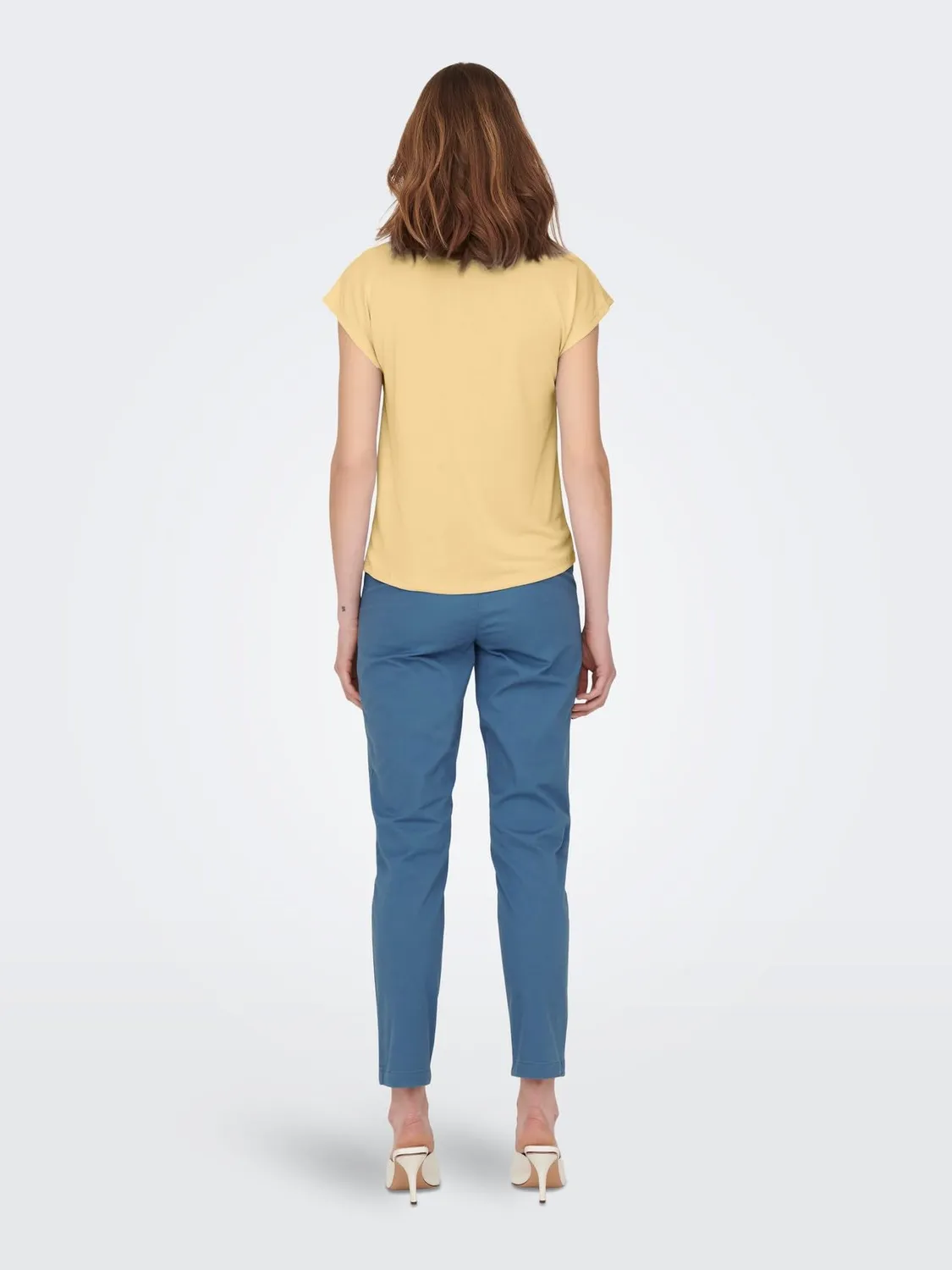 ONLY ONLFREE Life V-Neck T-shirt Sunlight scollo a V