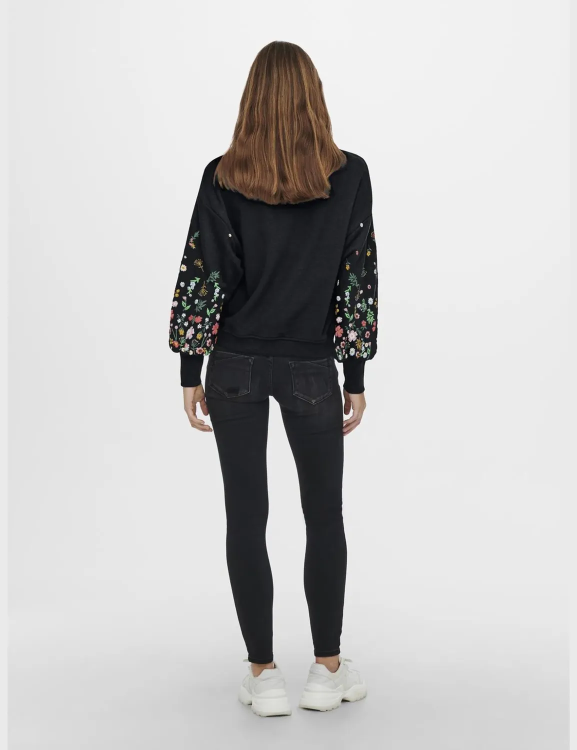 ONLY Onlbrooke L/S O-Neck felpa nera manica fiore