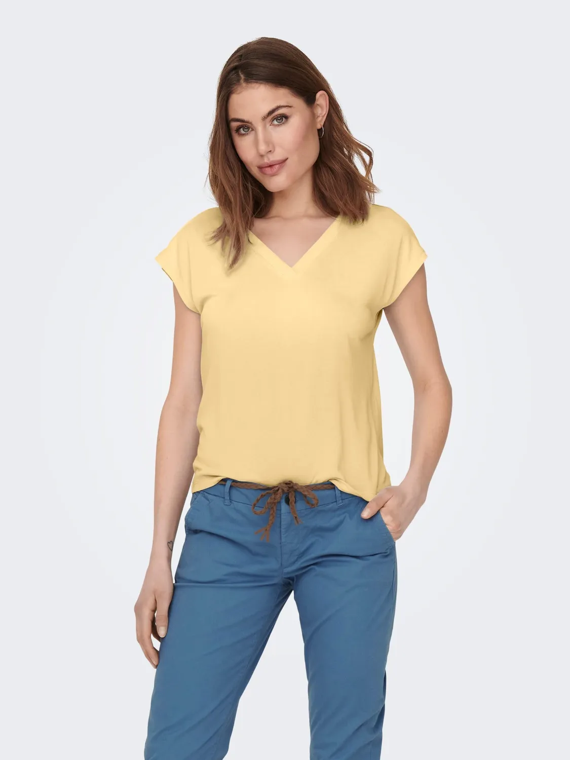 ONLY ONLFREE Life V-Neck T-shirt Sunlight scollo a V