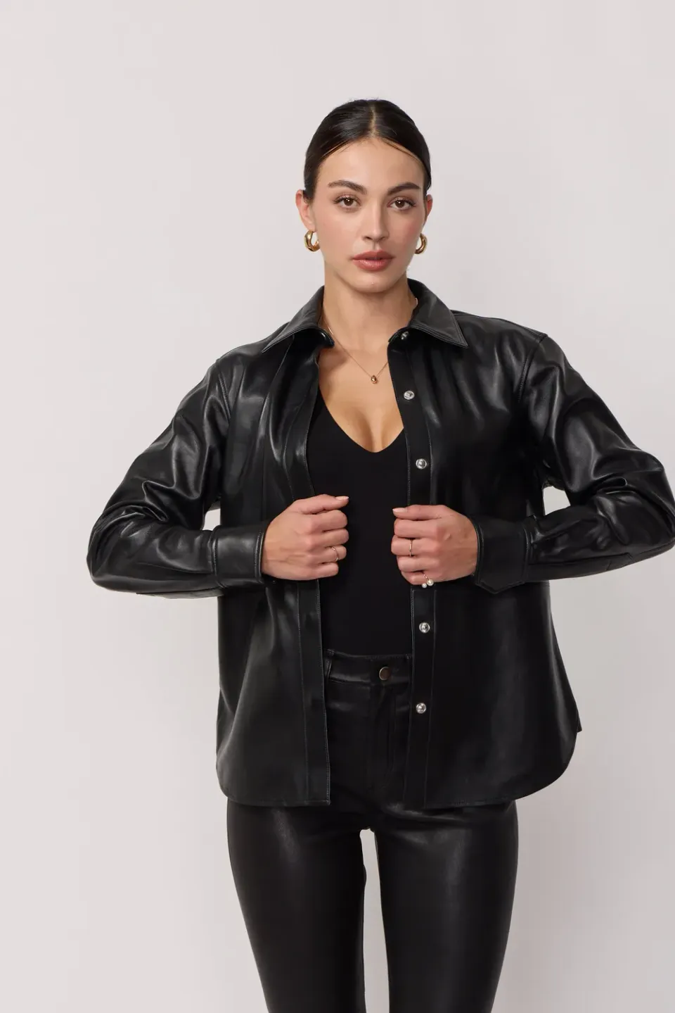 Acquaverde Feather camicia pelle nera oversize