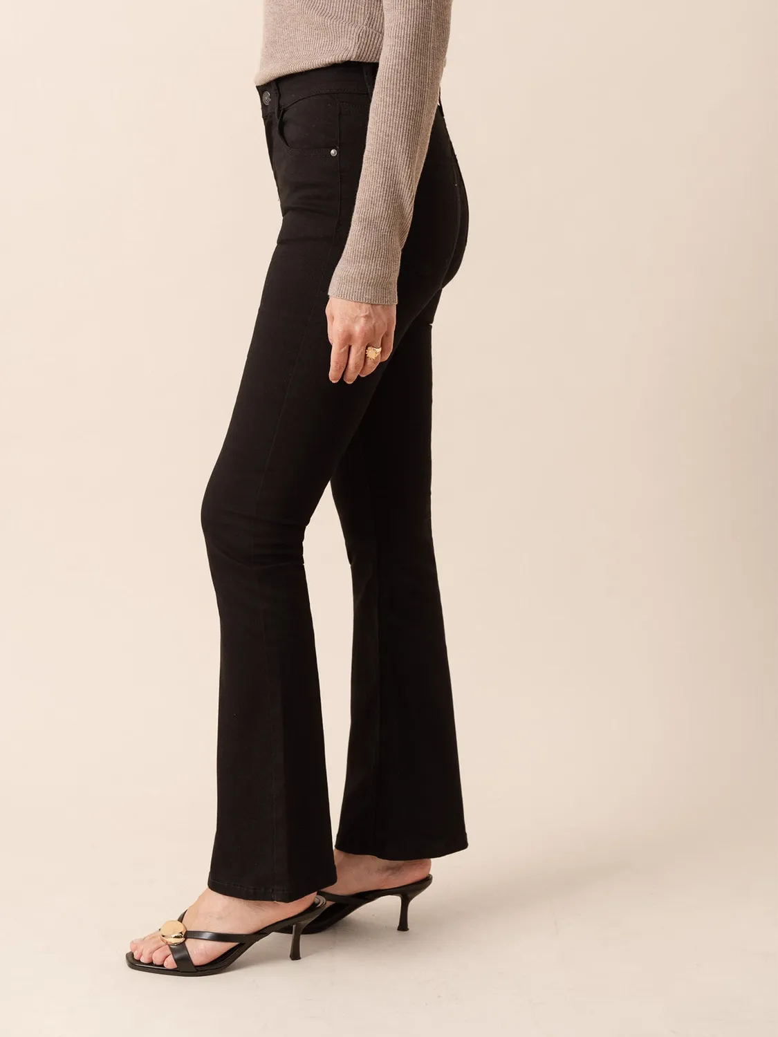 Oraije Emma jeans flare neri vita semi-alta